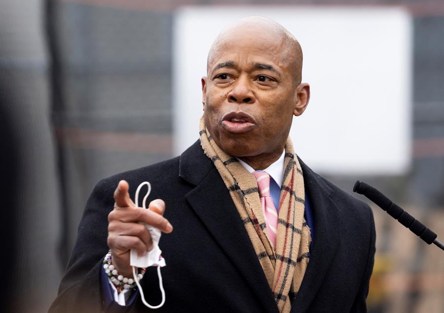 luz verde definitiva a norma que permitirá a inmigrantes votar Eric Adams