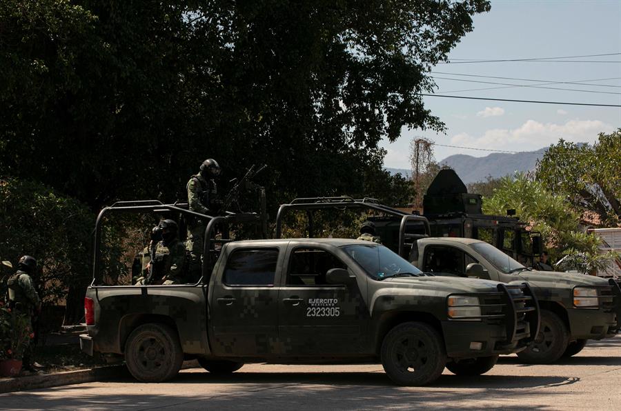 Cuna de capo mexicano, bajo control de escuadrones (3)