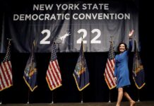 Los latinos fueron silenciados en la convención de los demócratas en Nueva York Kathy Hochul