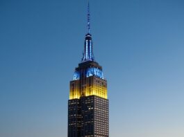 Ciudades de EE.UU. iluminan sus monumentos con la bandera de Ucrania Empire Satate Building-Ucrania apoyo