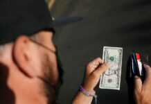 Las remesas, un remedio contra la pobreza para millones de hogares mexicanos remesas