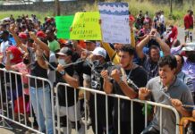Migrantes protestan al grito de "queremos visas" en el sureste de México Migrantes protestan