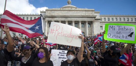 Miles de maestros piden en Puerto Rico mejoras salariales (1)