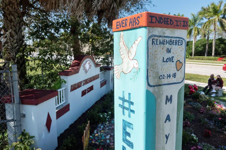 Recuerdan a las v&iacute;ctimas de Parkland (1)