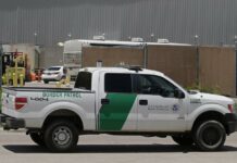 Acusan a exempleado de Patrulla Fronteriza de golpear en la cara a inmigrante patrulla fronteriza