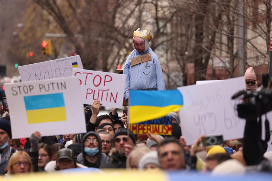 ucranianos se manifiestan contra Rusia en Times Square (3)