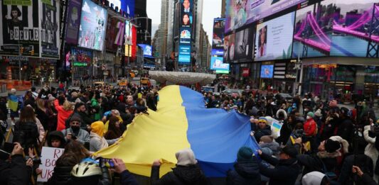 ucranianos se manifiestan contra Rusia en Times Square (3)