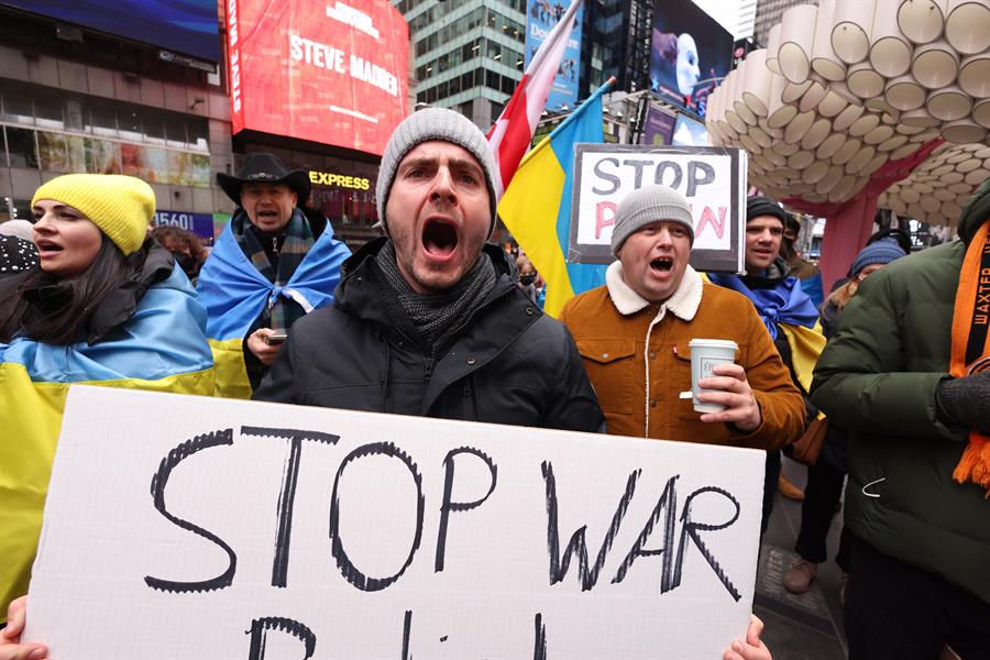 ucranianos se manifiestan contra Rusia en Times Square (3)