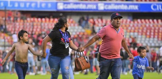 disturbios en estadio de fútbol