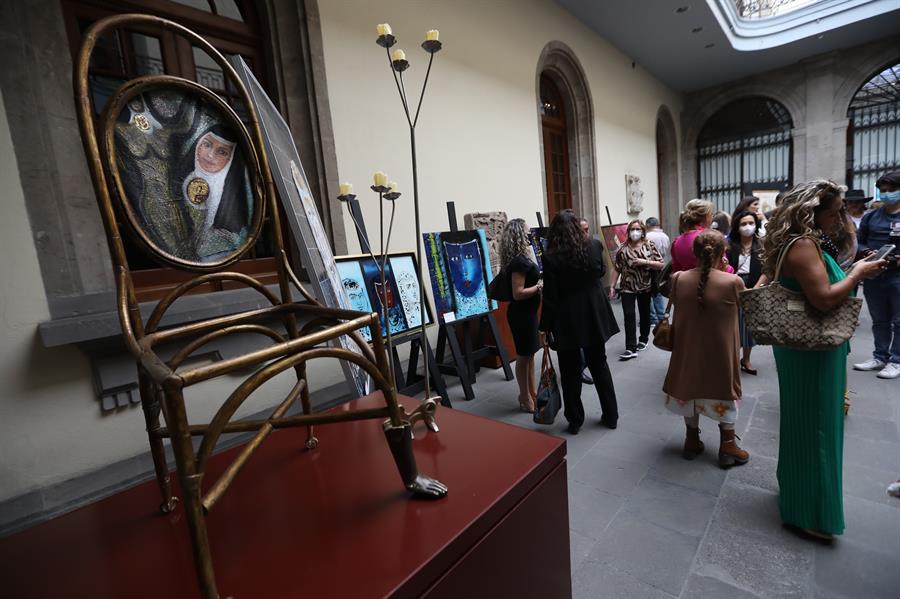 Artistas mexicanos reimaginan la figura de Sor Juana (2)