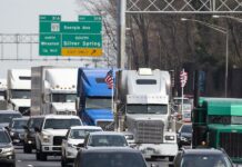 Camioneros antivacunas ralentizan el tráfico (1)