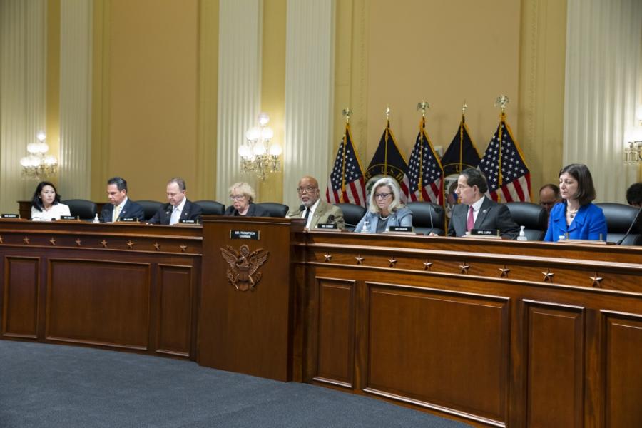 Comité vota declarar en desacato a asesores de Trump Comité vota declarar en desacato a asesores de Trump