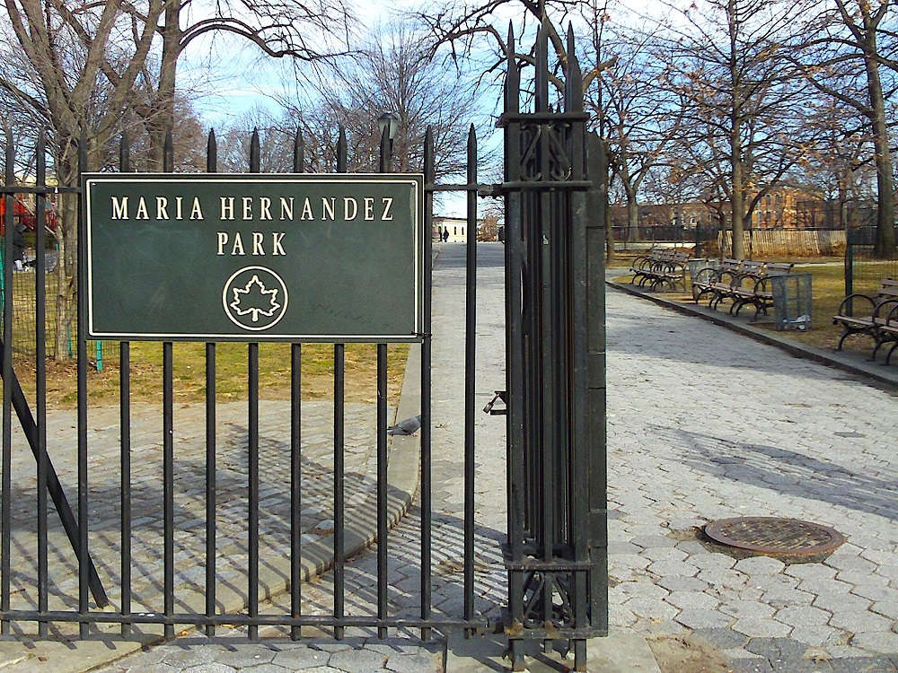 ENTRADA AL PARQUE MARIA HERNANDEZ- 3 ENTRADA AL PARQUE MARIA HERNANDEZ