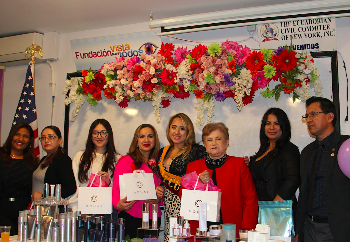  COMITE CIVICO HOMENAJEA A MUJERES