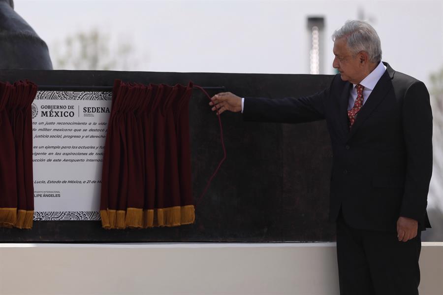 Inauguran aeropuerto de México (1)