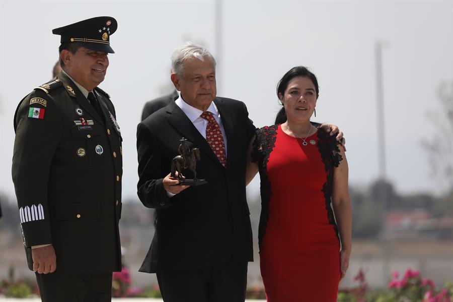 Inauguran aeropuerto de México (1)
