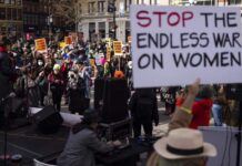 Mujeres denuncian en Nueva York el retroceso en el derecho al aborto marcha por el aborto