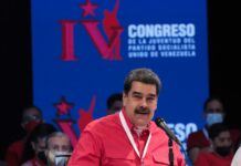 Maduro dice que transmitió a delegación de EE.UU. voluntad de avanzar en la paz