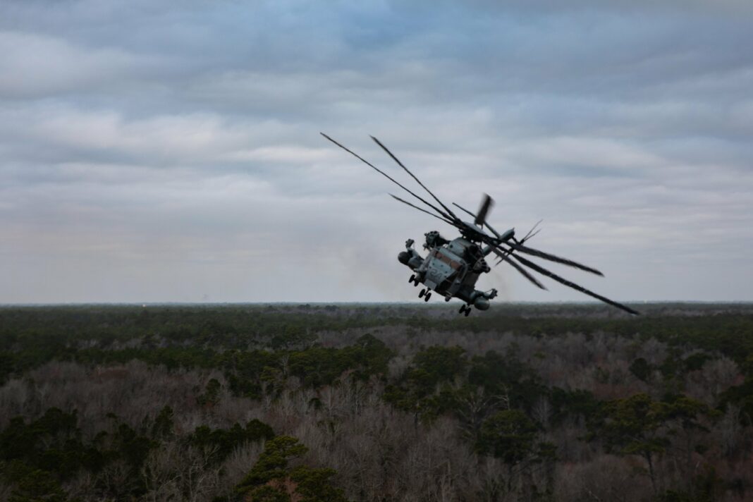 Un avión militar estadounidense se estrella avión militar