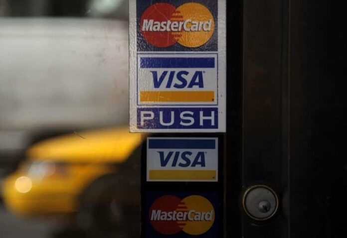 Visa y Mastercard suspenden sus operaciones en Rusia Visa y Mastercard