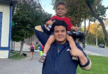Frustrado y sin ayuda, latino irá de EE.UU. a Ucrania a salvar a hijo de 2 años