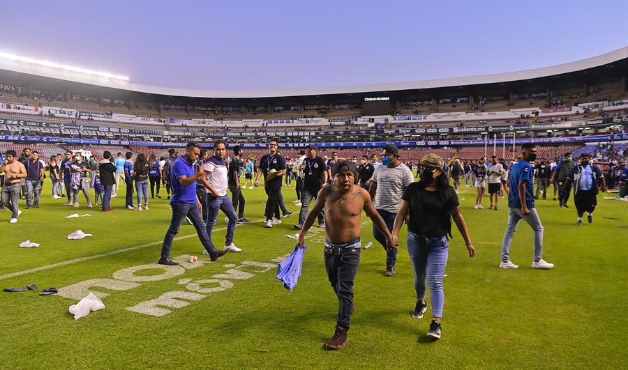 riña en estadio en México riña en estadio en México