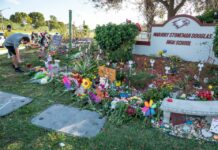 Florida recuerda a las víctimas del tiroreo en Parkland cinco años después tiroteo en Parkland