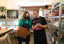 Activistas demandan un "salario justo" para trabajadores de restaurantes