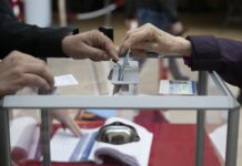 Abren los colegios electorales en el decisivo duelo Macron-Le Pen elecciones en Francia