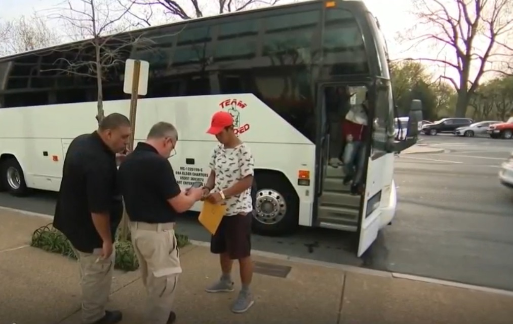 Autobús con inmigrantes Autobús con inmigrantes