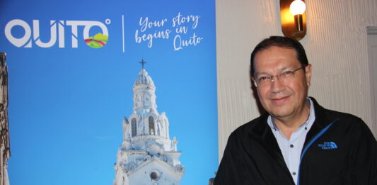 El Dr. Santiago Guarderas Izquierdo, alcalde del Distrito Metropolitano de Quito, durante la recepción Bicentenario a la carta, ofrecida durante su visita especial a Nueva York para participar en la cumbre Hábitat de Naciones unidas.