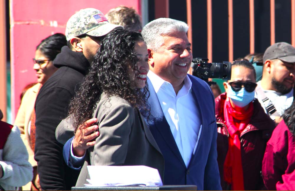 El Fiscal de Distrito de Brooklyn, Eric Gonz&aacute;lez fue una de las autoridades que se uni&oacute; a la celebraci&oacute;n por la juramentaci&oacute;n de la concejal Alexa Avil&eacute;s.