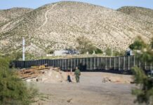 Muere mujer migrante tras quedar colgada del muro fronterizo en Arizona Frontera
