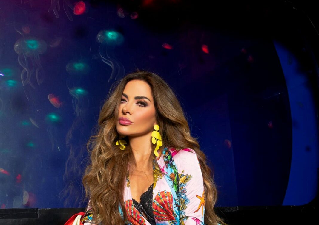 Gloria Trevi..