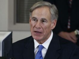 Grupo latino deplora "lenguaje denigrante" de Abbott para víctimas de tiroteo Greg Abbott