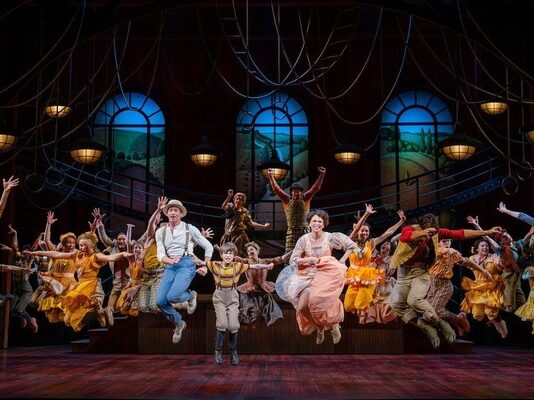 Hugh Jackman y el elenco maravilloso de “The Music Man” en Broadway.