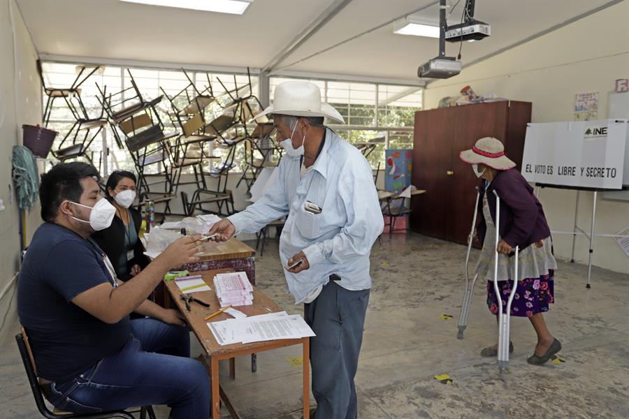 Jornada de consulta revocatoria en México es exitosa (2)