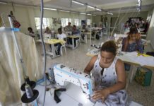Jóvenes dominicanos de escasos recursos confeccionan su futuro (2)