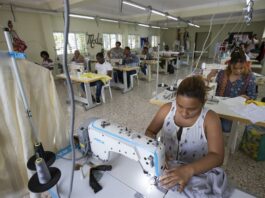 Jóvenes dominicanos de escasos recursos confeccionan su futuro (2)