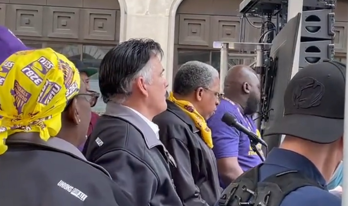 Trabajadores de edificios de viviendas en Nueva York apoyan una huelga