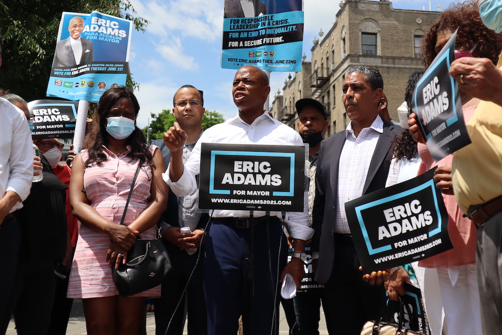 Durante su campa&ntilde;a electoral, Eric Adams se acerc&oacute; y busc&oacute; el respaldo de la comunidad latina, electorado que fue clave en su elecci&oacute;n.