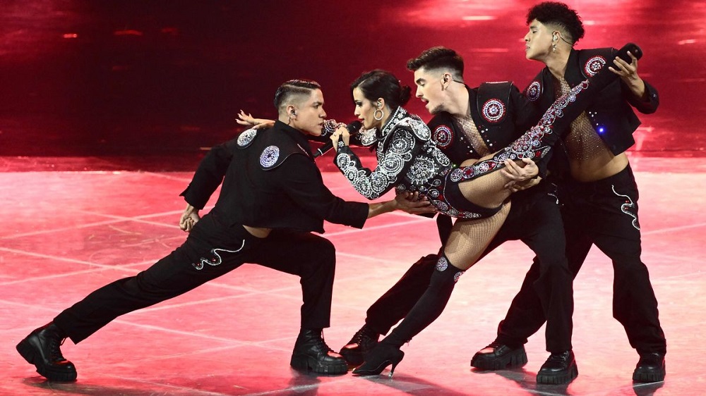 Momento culminante de la actuación de Chanel en la final del concurso musical más grande del planeta: Eurovisión
