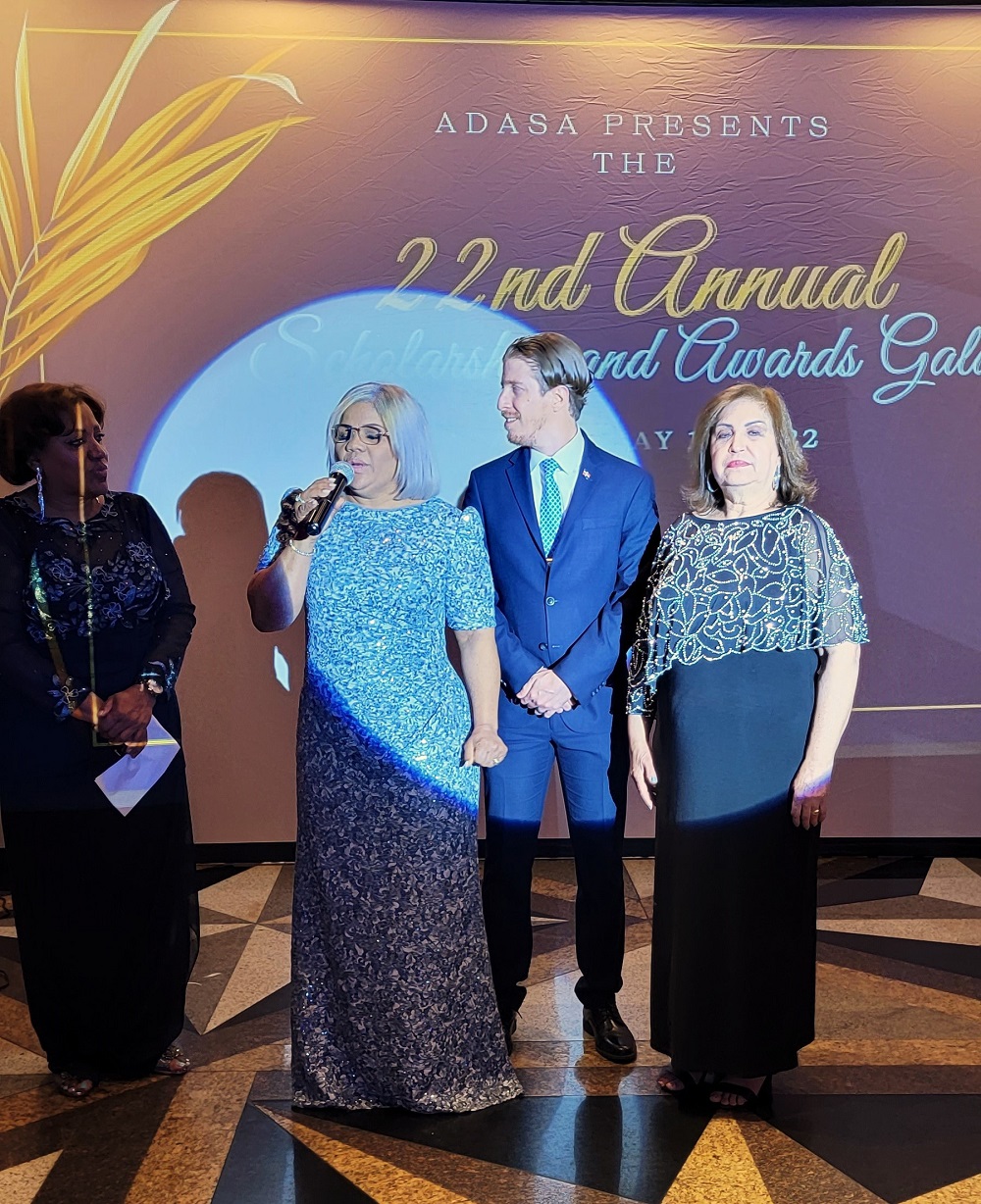 Consulado dona 10 becas a estudiantes dominicanos en Nueva York.