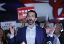 Hijo de Trump testifica ante el comité que investiga el asalto al Capitolio Donald Trump Jr.