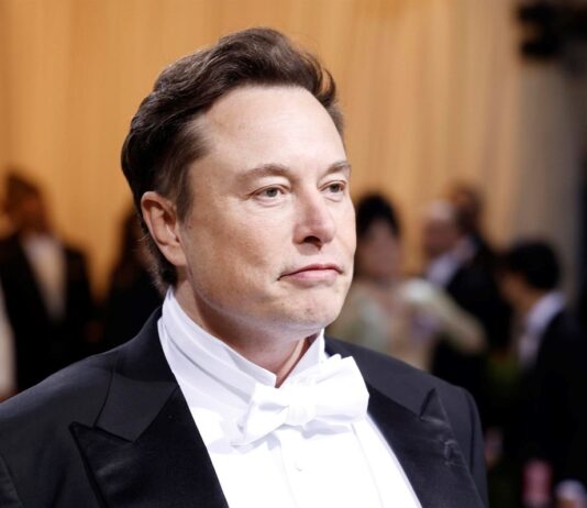 Musk dice que levantará el veto a Trump si se cierra su compra de Twitter