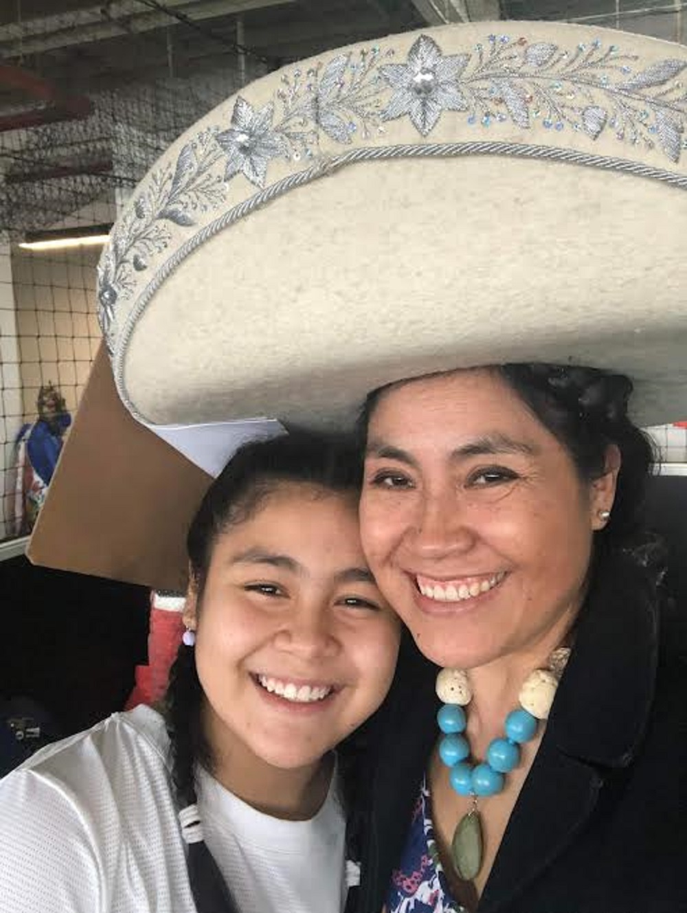 CLAUDIA GALICIA E HIJA..