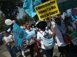 Grupos antiaborto marchan en Ciudad de México en medio del debate en EEUU Grupos antiaborto