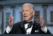 Biden advierte de que hay "veneno" en democracia de EE.UU. en cena con prensa Joe Biden