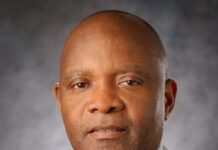 Un virólogo africano al frente de la iniciativa global de EE.UU. contra el sida John Nkengasong..