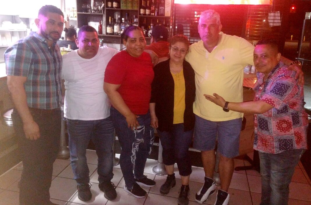 Julio Zurdo Contreras, Januario Nayo Paz, Elvis Selis El DJ de la Bachata , Melvin El Puma Licona y la Señora Andino.